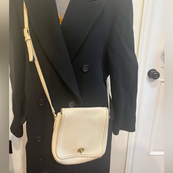 Coach Handbags - Vintage cream coach leather saddle bag